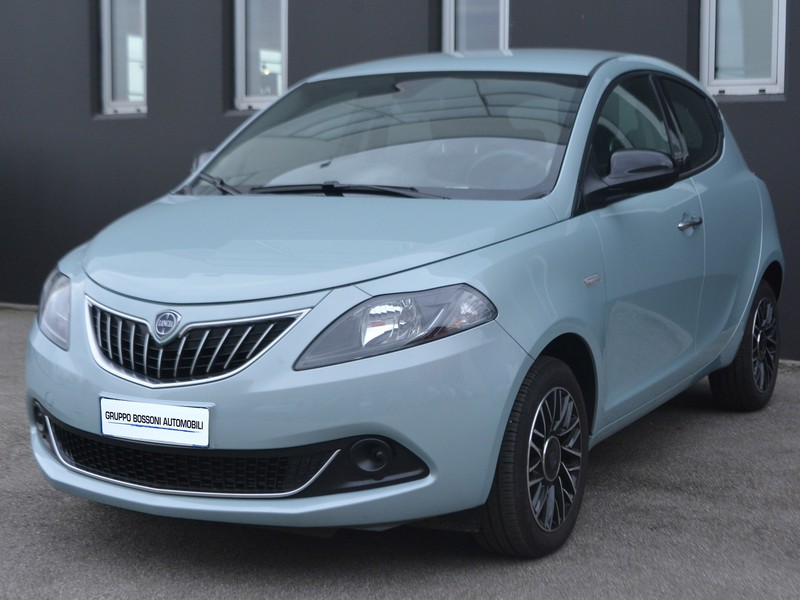 1 - Lancia Ypsilon 1.0 firefly hybrid 70cv platino s&s