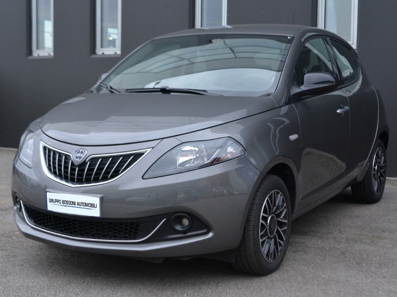 1 - Lancia Ypsilon 1.0 firefly hybrid 70cv platino s&s