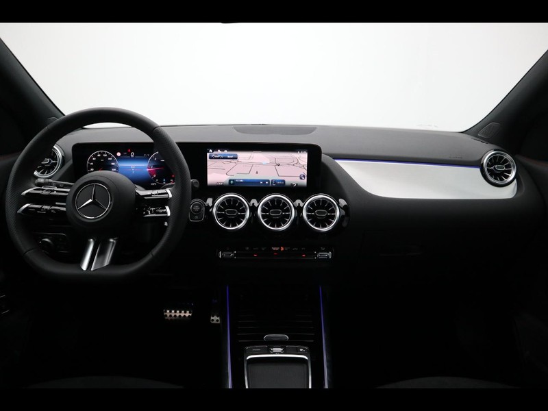 13 - Mercedes GLA 180 d amg line advanced plus 8g-dct