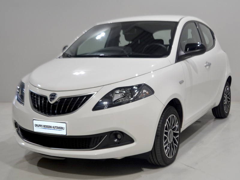 1 - Lancia Ypsilon 1.0 firefly hybrid 70cv platino s&s