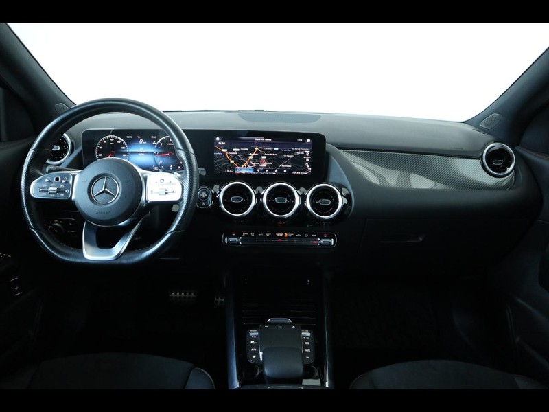 13 - Mercedes GLA 200 d premium 4matic 8g-dct