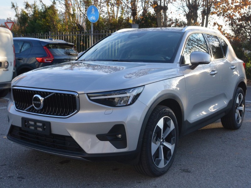 1 - Volvo XC40 2.0 b3 core automatico