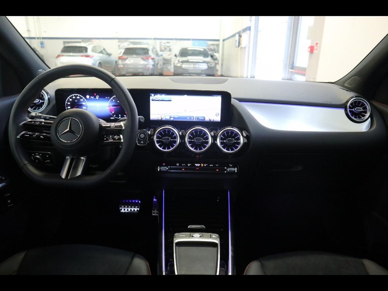 13 - Mercedes GLA 180 d amg line advanced plus 8g-dct