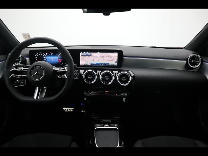 13 - Mercedes Classe A 200 amg line premium 7g-dct