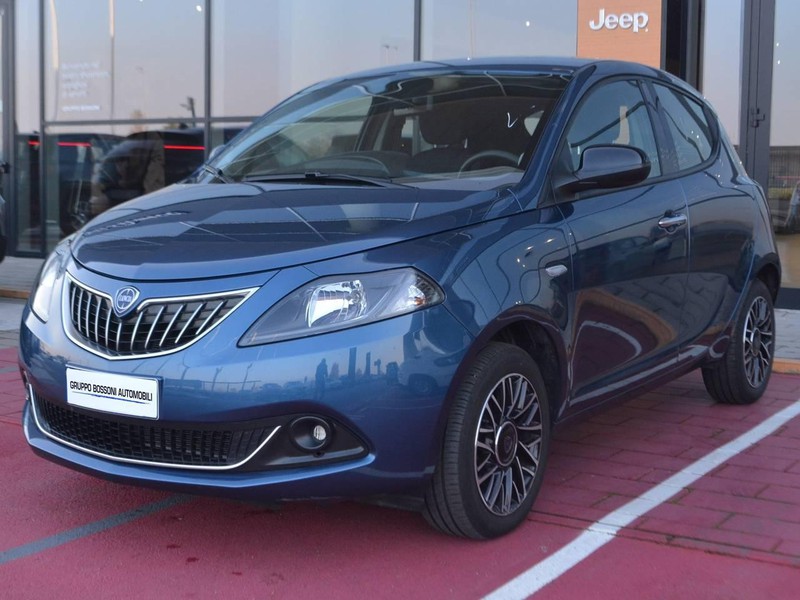 1 - Lancia Ypsilon 1.0 firefly hybrid 70cv platino s&s