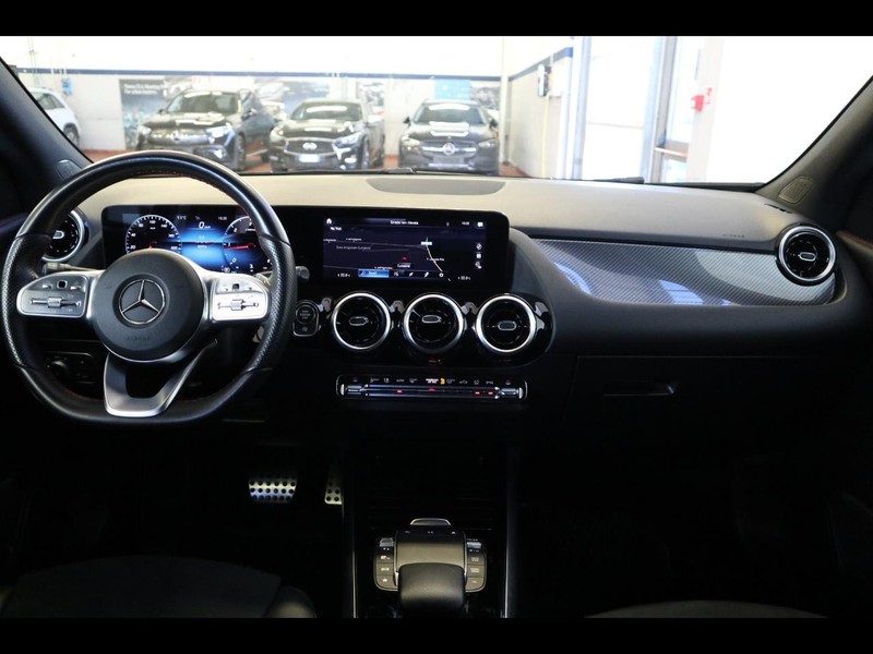 13 - Mercedes GLA 200 d premium 4matic 8g-dct