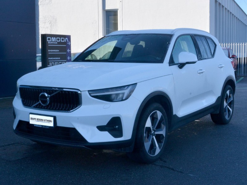 1 - Volvo XC40 2.0 b3 core automatico