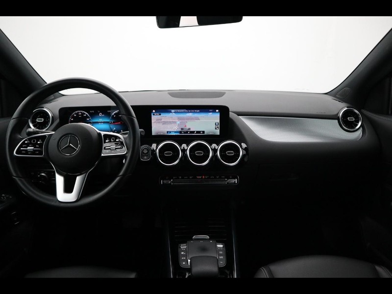 13 - Mercedes GLA 180 d sport plus 8g-dct