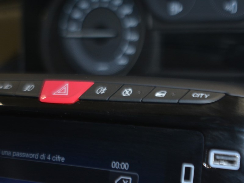 19 - Lancia Ypsilon 1.0 firefly hybrid 70cv platino s&s