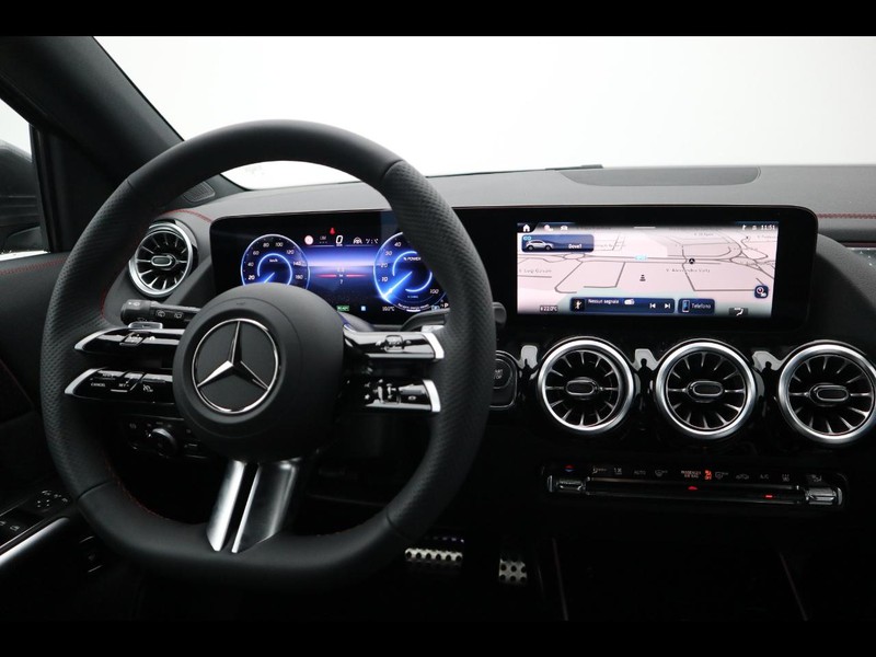 13 - Mercedes EQA 300 amg line advanced 4matic