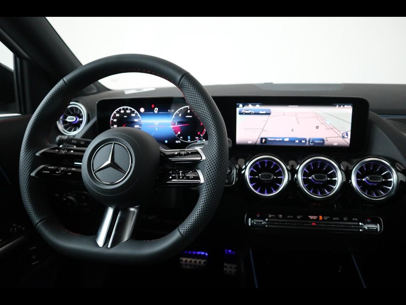 13 - Mercedes GLA 200 d amg line premium 8g-dct