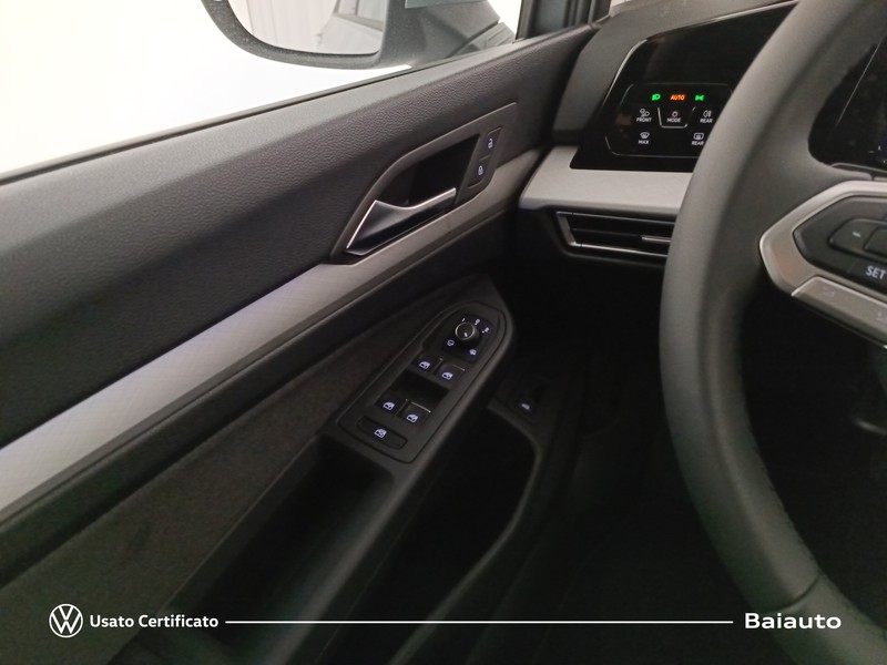 13 - Volkswagen Golf variant 2.0 tdi scr 150cv life