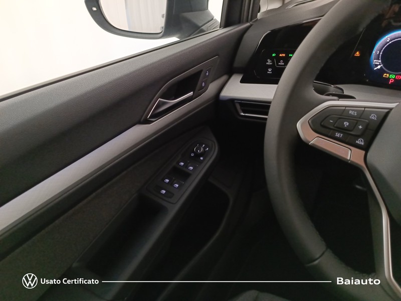 13 - Volkswagen Golf variant 2.0 tdi scr 150cv life dsg