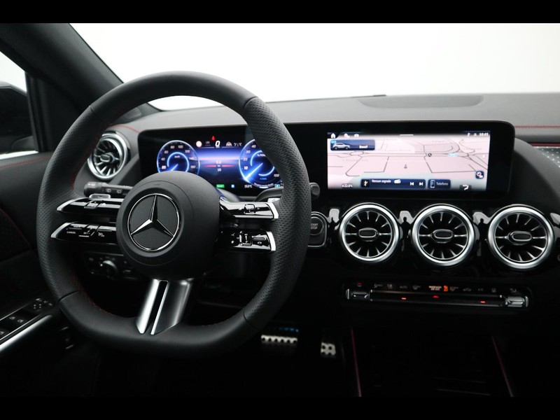 13 - Mercedes EQA 300 amg line advanced 4matic