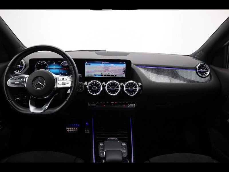 13 - Mercedes GLA 200 d premium 8g-dct