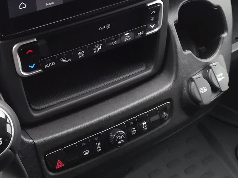 13 - Fiat Professional Ducato Serie 2 Furgone Vetrato35q Mh2 140cv 2.2 Multijet 3 E6e 9 posti modulabili