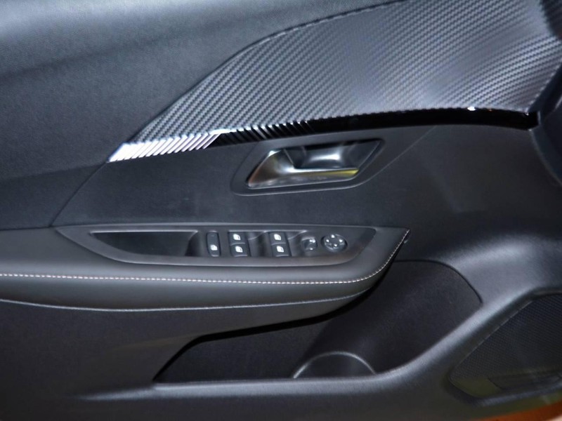 13 - Peugeot 208 1.2 hybrid 48v 100cv allure e-dcs6