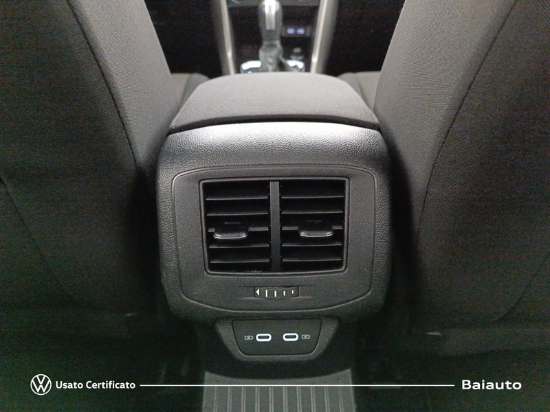 13 - Volkswagen T-Roc 2.0 tdi scr 150cv business dsg
