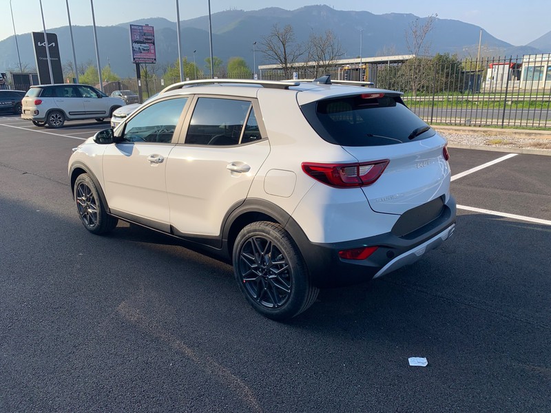1 - Kia Stonic 1.0 t-gdi mhev 100cv black edition mt