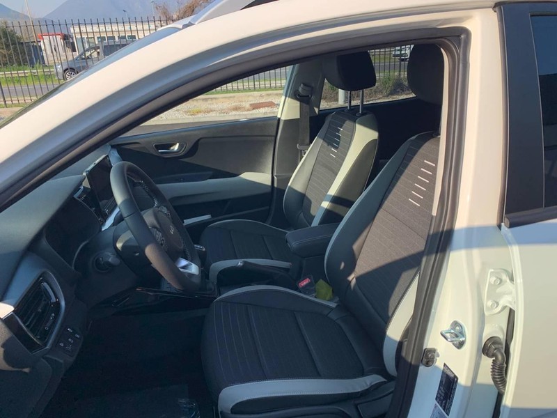 7 - Kia Stonic 1.0 t-gdi mhev 100cv black edition mt