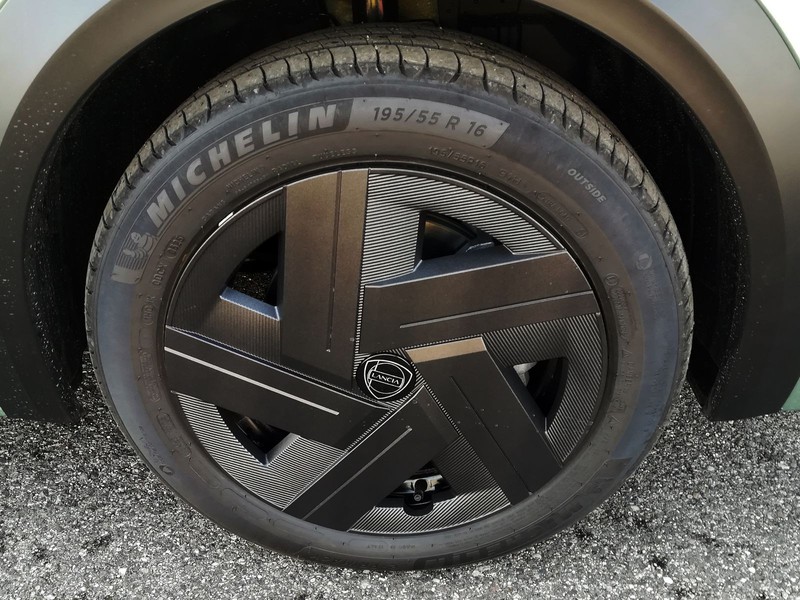 13 - Lancia Ypsilon 1.2 mhev 110cv e-dct