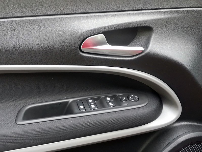 19 - Jeep Avenger 1.2 turbo 100cv longitude fwd