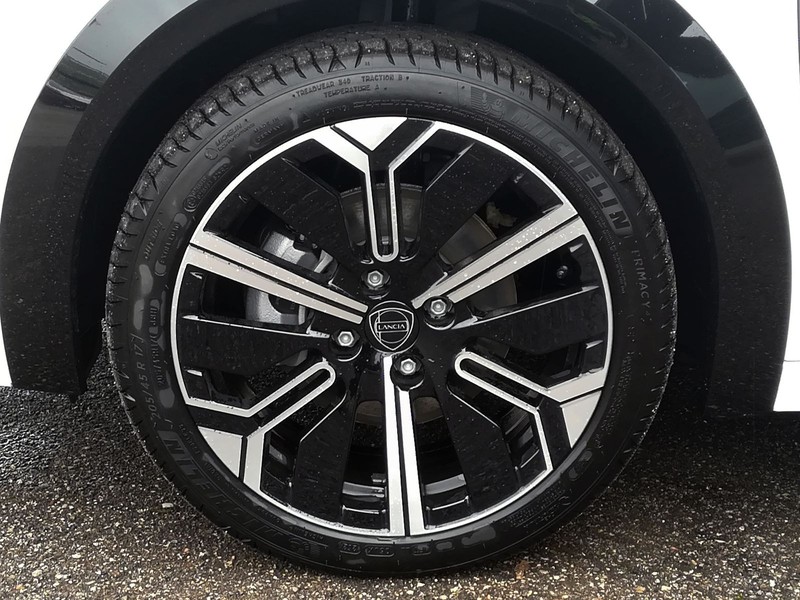 13 - Lancia Ypsilon Nuova Ibrida Lx 1.2 100cv Ibrida