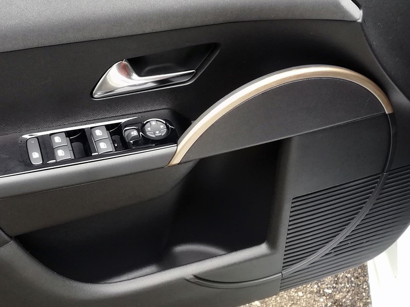 19 - Lancia Ypsilon Nuova Ibrida Lx 1.2 100cv Ibrida
