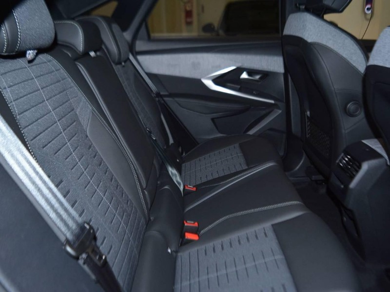7 - Peugeot 3008 1.2 hybrid 145cv gt e-dcs6