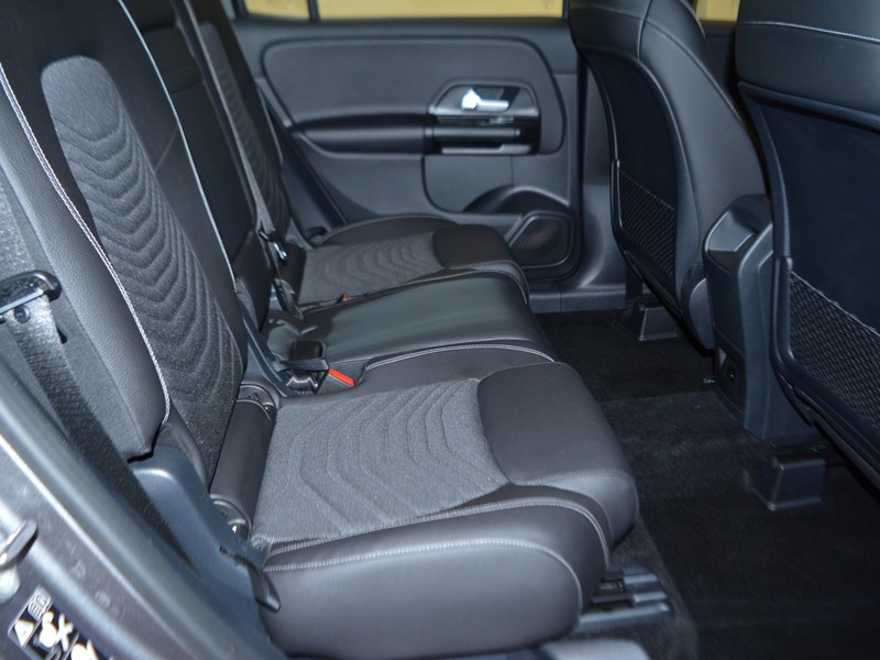 7 - Mercedes GLB 200 d business extra 8g-dct