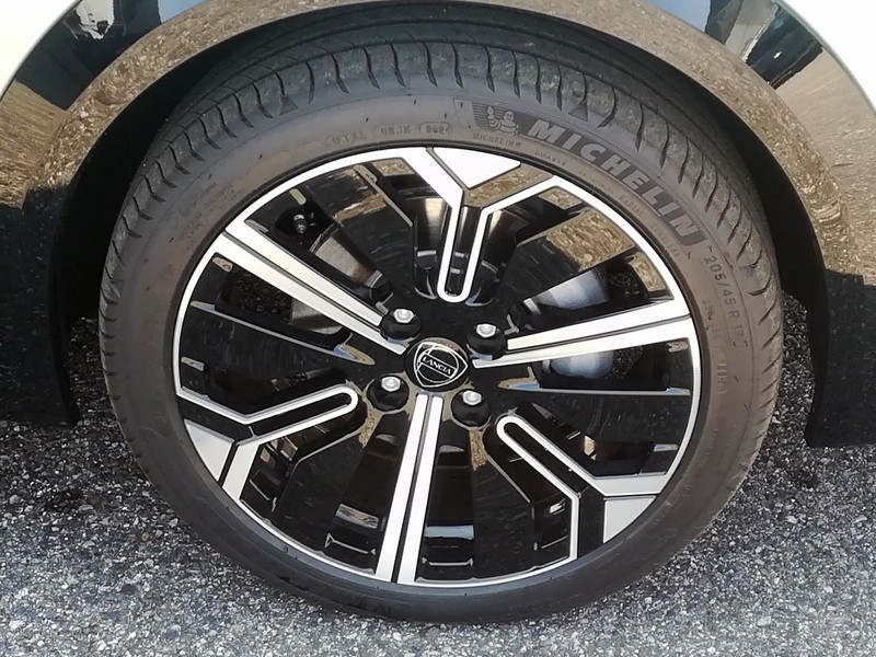 13 - Lancia Ypsilon 1.2 mhev 110cv lx e-dct