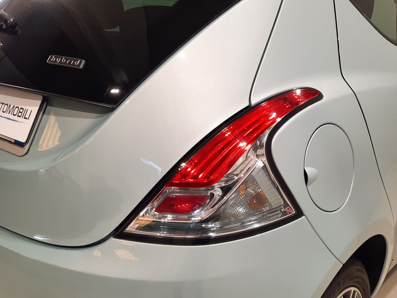 25 - Lancia Ypsilon 1.0 firefly hybrid 70cv gold plus s&s 5p.ti