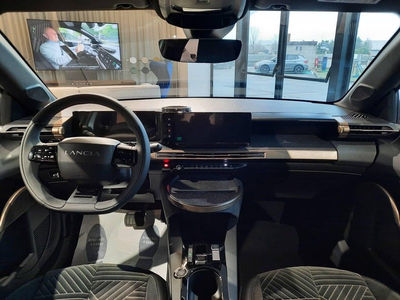 7 - Lancia Ypsilon 1.2 mhev 110cv lx e-dct