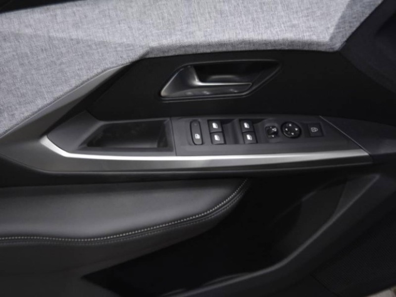 13 - Peugeot 3008 1.2 hybrid 136cv allure e-dcs6