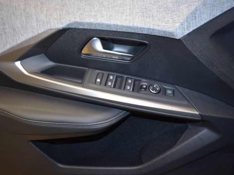 13 - Peugeot 3008 1.2 hybrid 136cv gt e-dcs6
