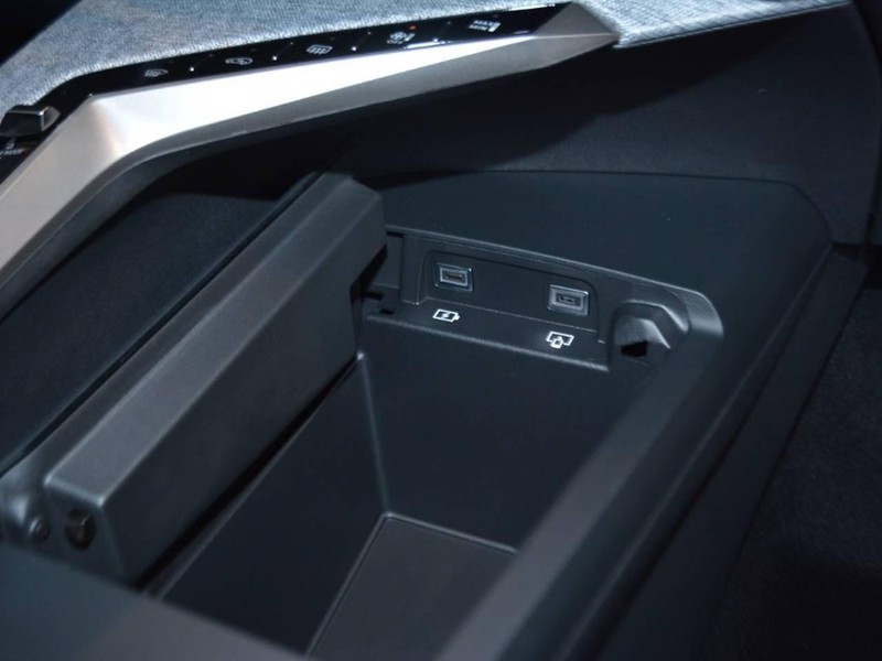 19 - Peugeot 3008 1.2 hybrid 145cv allure e-dcs6