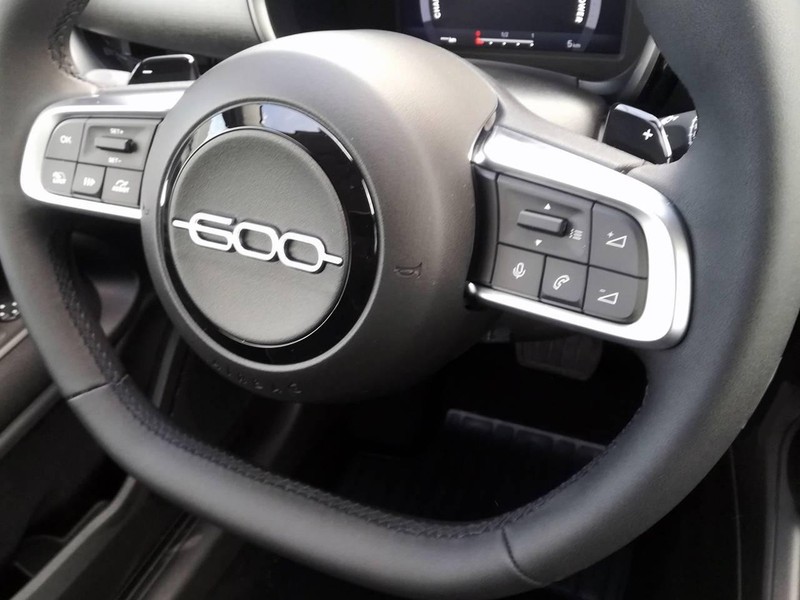 13 - Fiat 600 1.2 hybrid 110cv edct