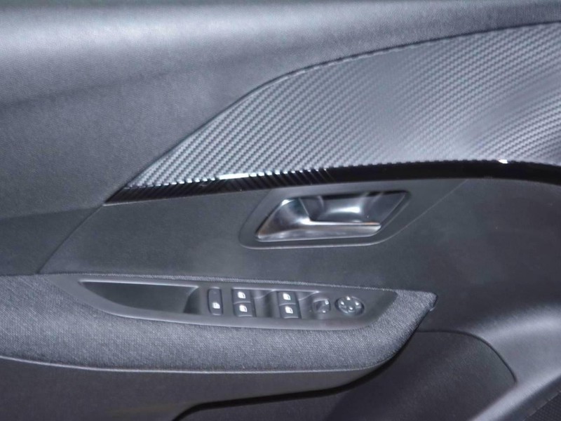 13 - Peugeot 208 1.2 hybrid 48v 110cv style e-dcs6
