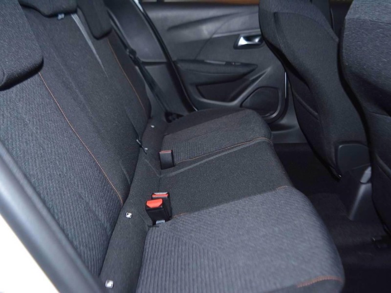 7 - Peugeot 208 1.2 hybrid 48v 110cv style e-dcs6