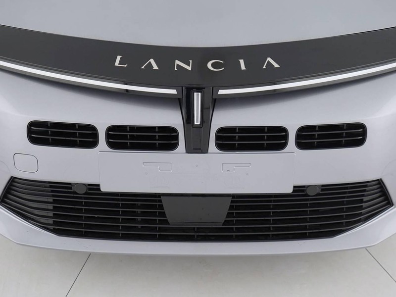 13 - Lancia Ypsilon 1.2 mhev 110cv e-dct