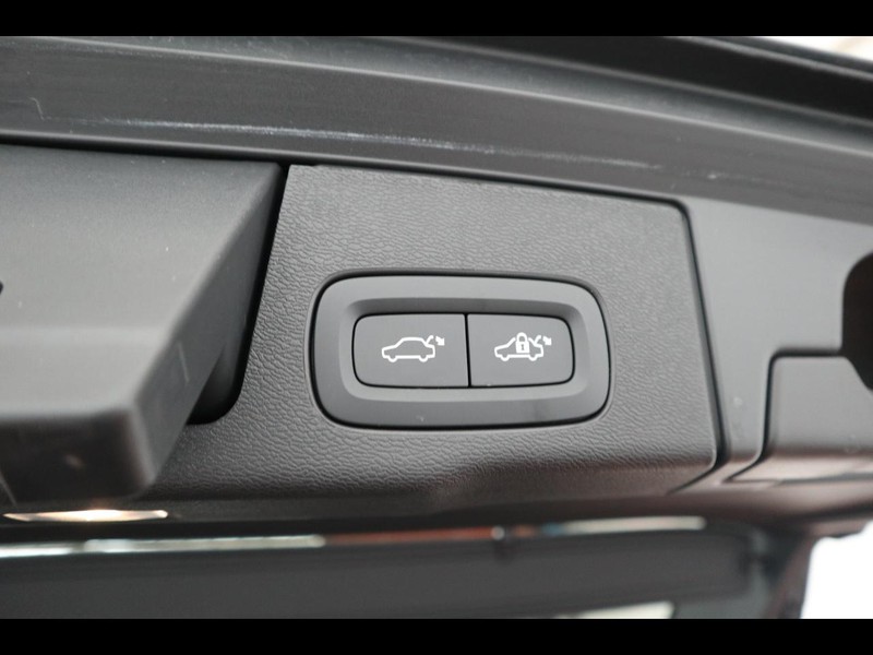 19 - Volvo XC60 2.0 b4 plus dark awd automatico