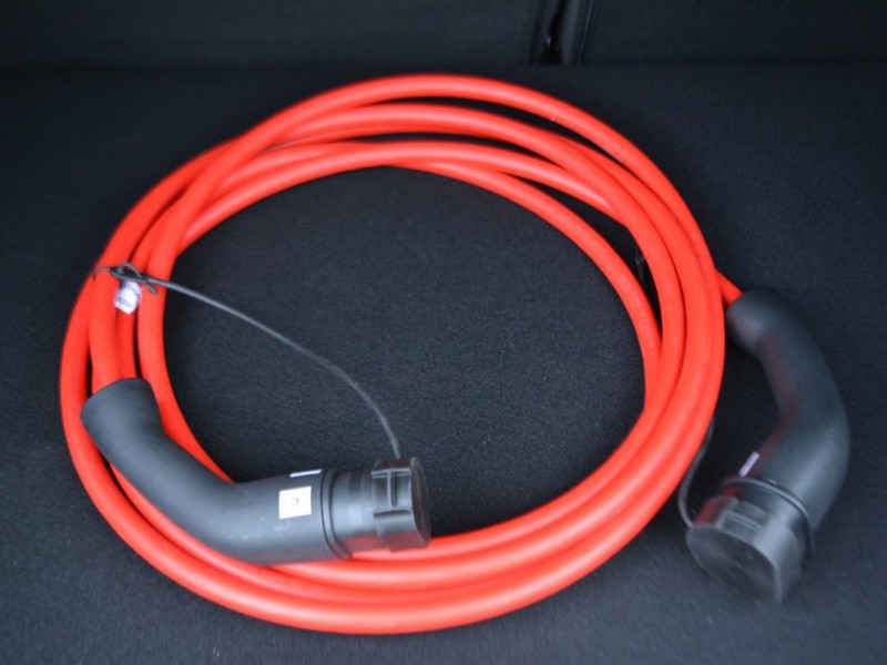 13 - Jeep Avenger full-electric summit fwd auto