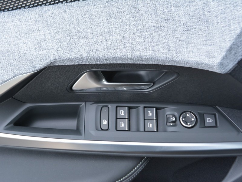 13 - Peugeot 3008 1.2 hybrid 136cv gt e-dcs6