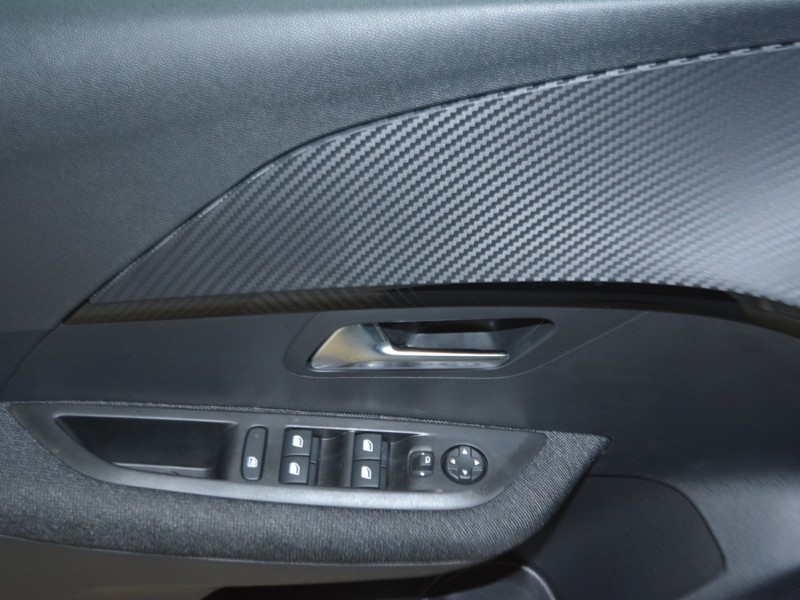13 - Peugeot 208 1.2 hybrid 48v 100cv style e-dcs6