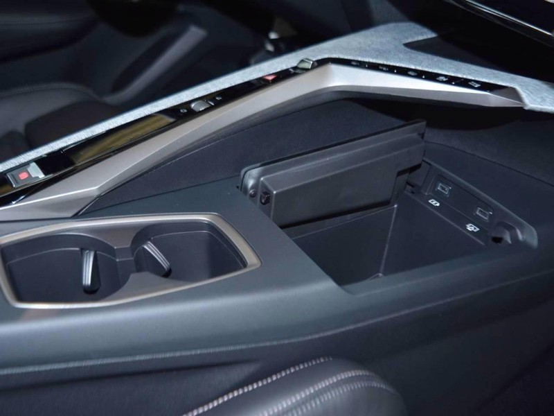 13 - Peugeot 3008 1.2 hybrid 136cv allure e-dcs6