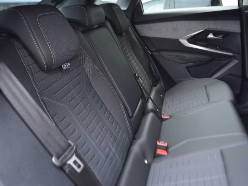 7 - Peugeot 3008 1.2 hybrid 136cv gt e-dcs6