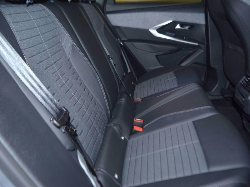 7 - Peugeot 3008 1.2 hybrid 145cv allure e-dcs6