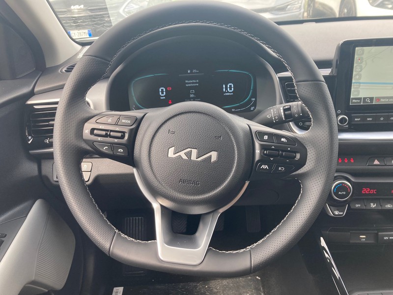 13 - Kia Stonic 1.0 t-gdi mhev 100cv black edition mt