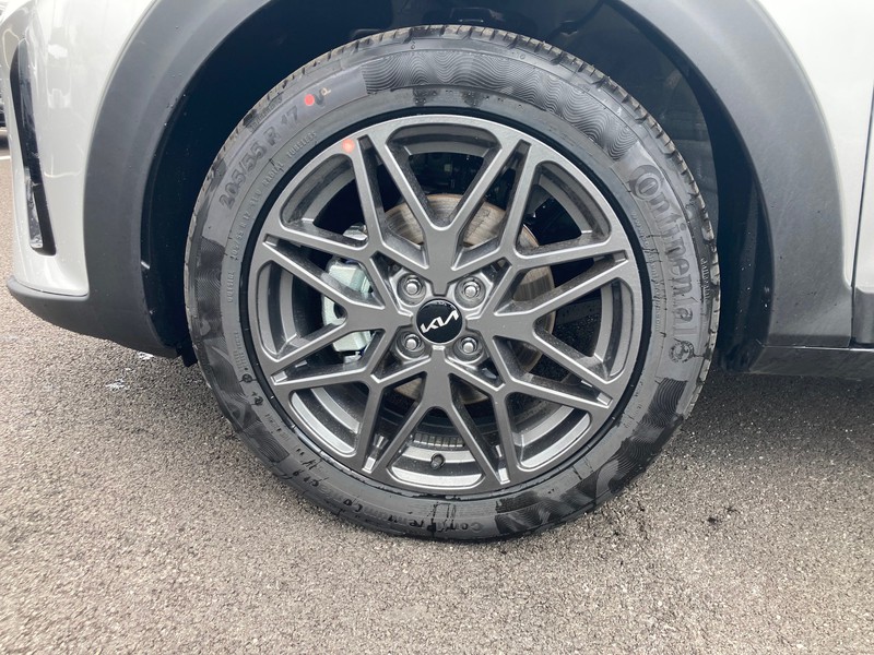 7 - Kia Stonic 1.0 t-gdi mhev 100cv black edition mt