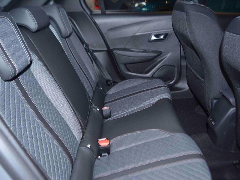 7 - Peugeot 208 1.2 hybrid 48v 110cv allure e-dcs6